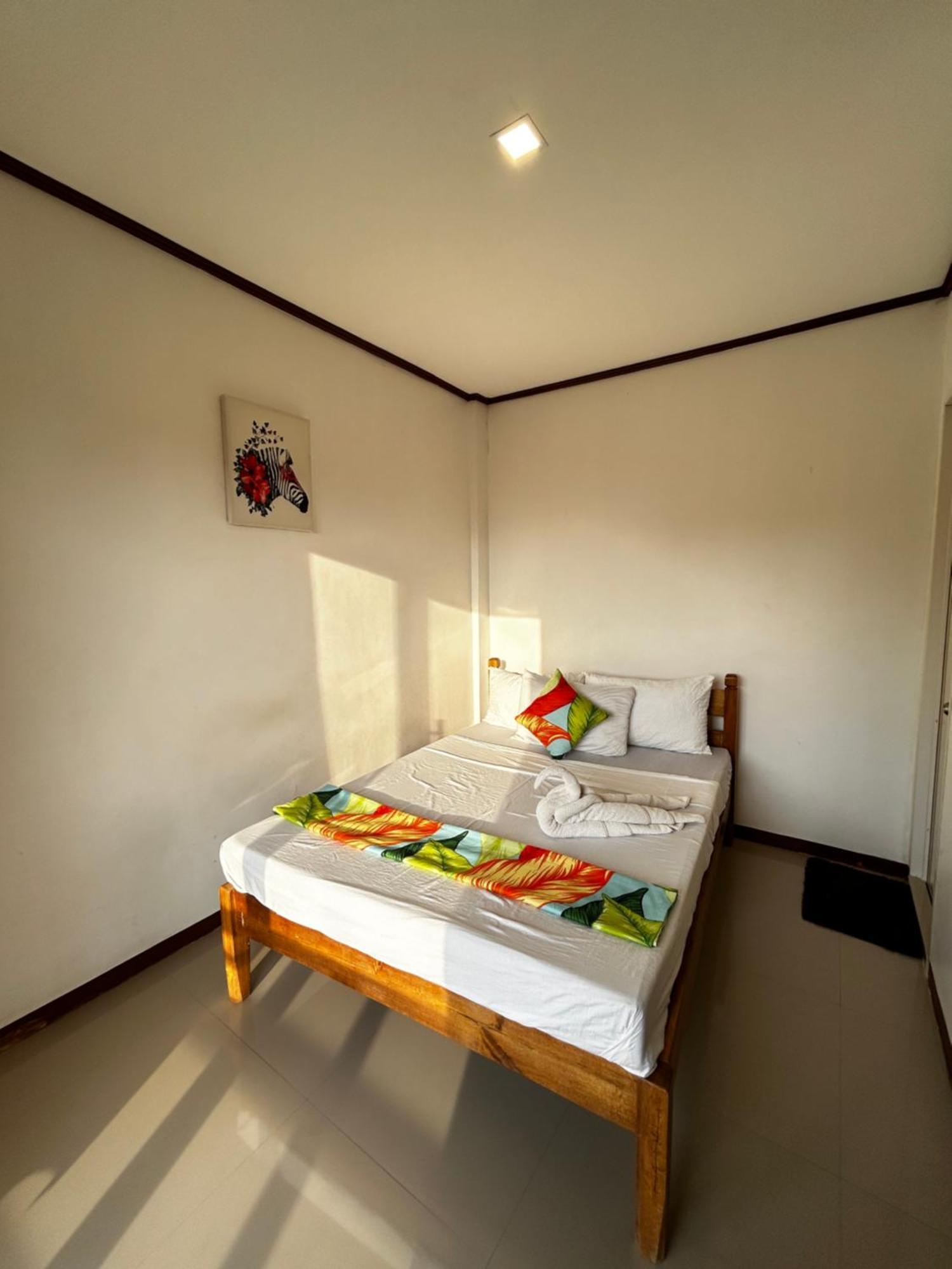 Brenmariel Tourist Inn El Nido Esterno foto