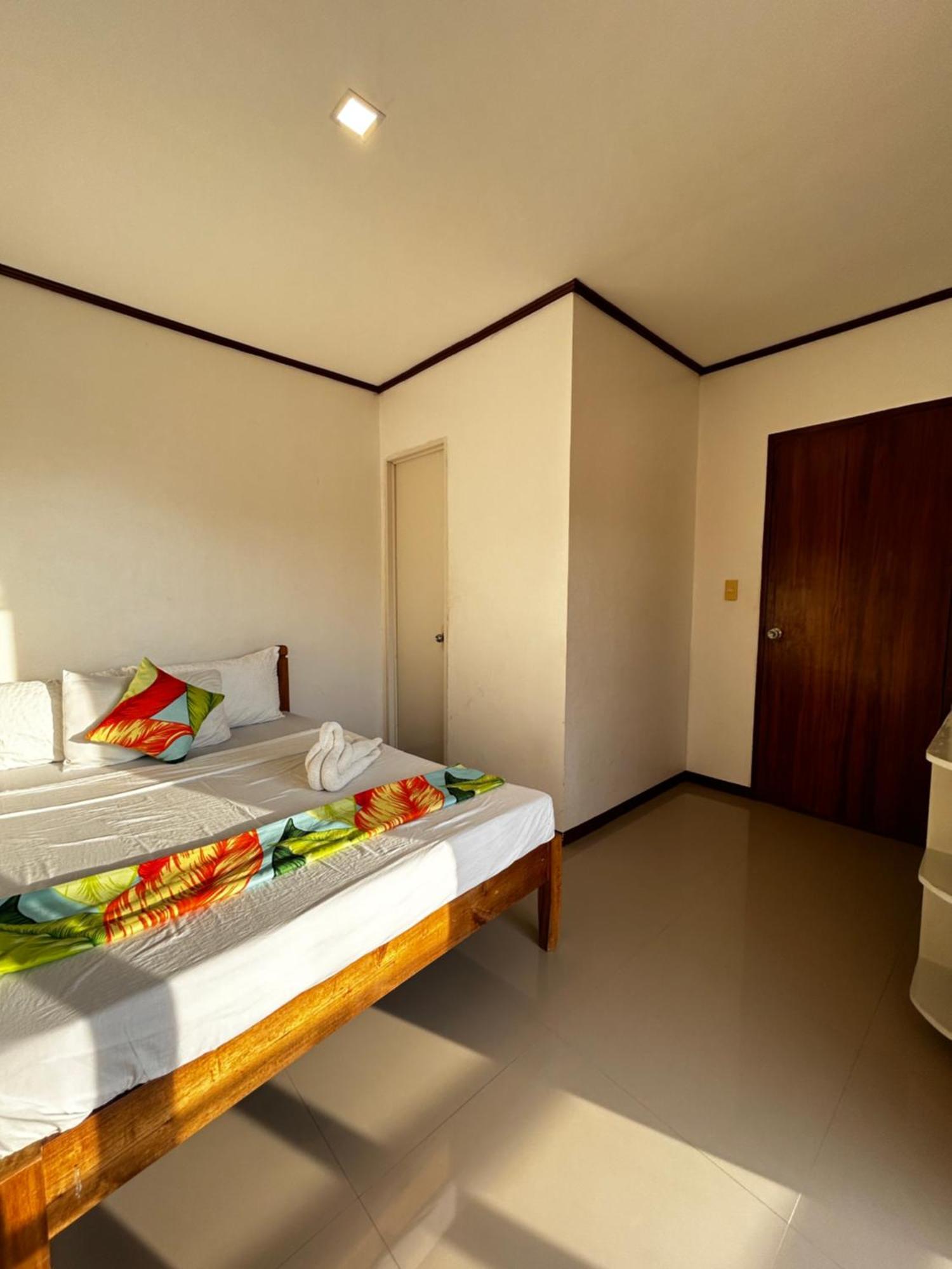 Brenmariel Tourist Inn El Nido Esterno foto