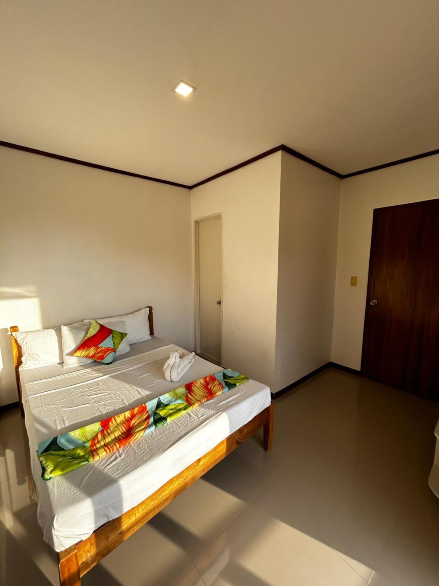 Brenmariel Tourist Inn El Nido Esterno foto